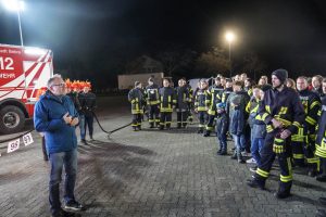seb-Chef Stefan Pruschwitz begrüßt die Feuerwehr-Kameraden und Besucher.