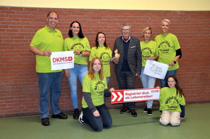 Riesige Freude bei der Spendenübergabe vom Babybasar Trallala. Riesige Freude bei der Spendenübergabe vom Babybasar Trallala.