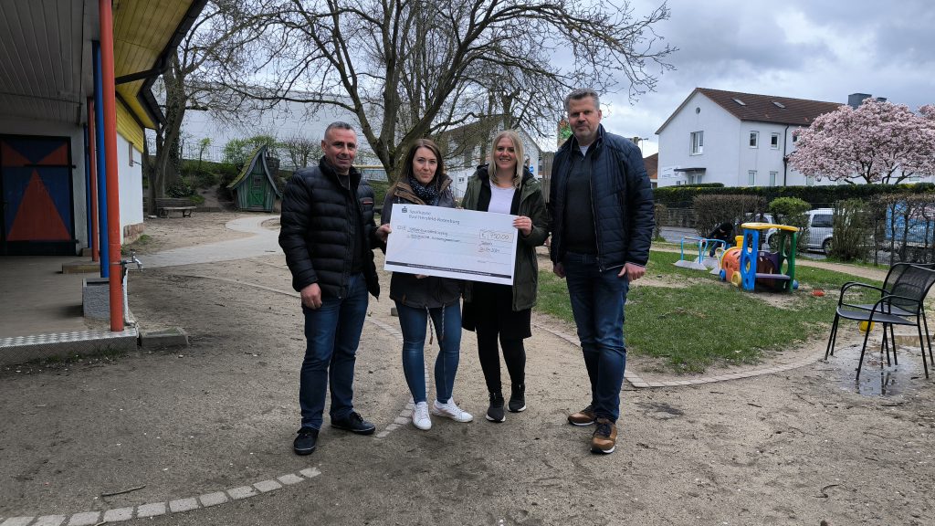 Beim Angrillen sammelte das Team der Stadtschänke Bebra stolze 900 Euro zu Gunsten der örtlichen Kindertagesstätten. Der Betreiber verspricht weitere tolle Projekte für die Zukunft.