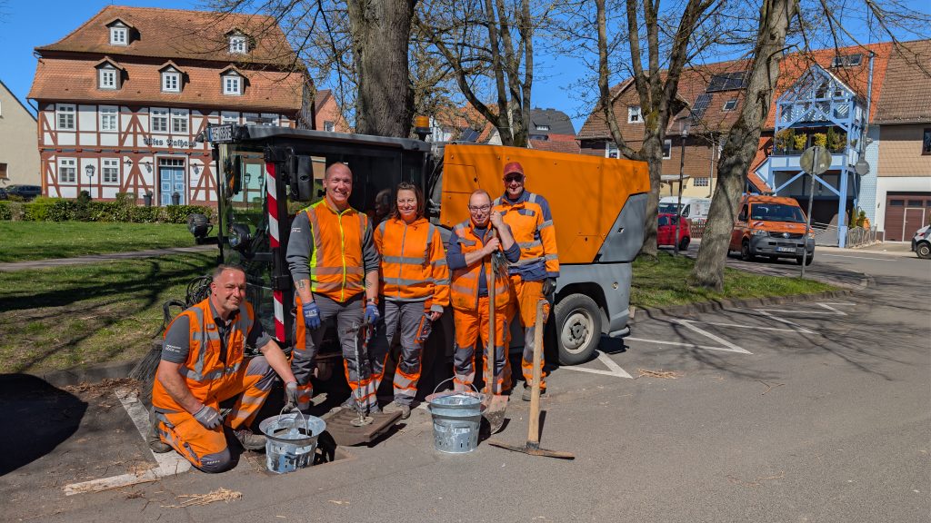 Es ist noch dämmrig über Bebra, als auf dem Gelände des städtischen Bauhofs bereits Bewegung...