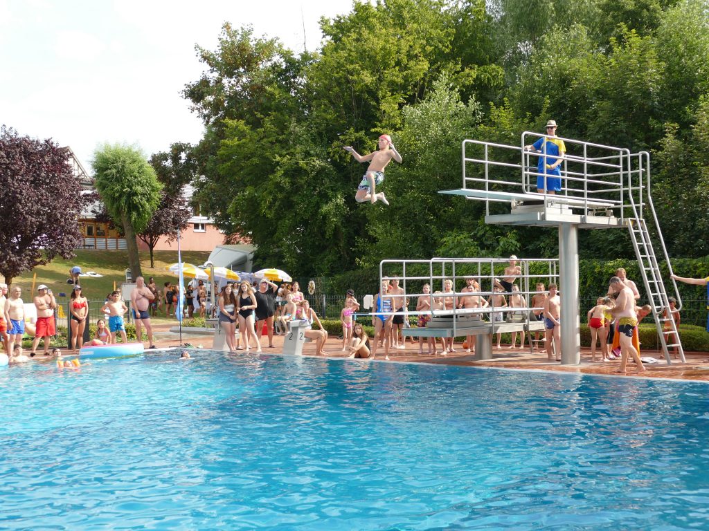 Die Badesaison im Biberbad in Bebra beginnt...